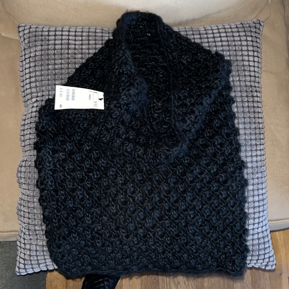 H&M Infinity Scarf - Picture 4 of 4